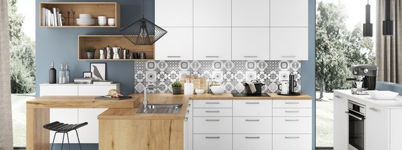 Eine moderne Landhausküche im skandinavischem Stil in weiß